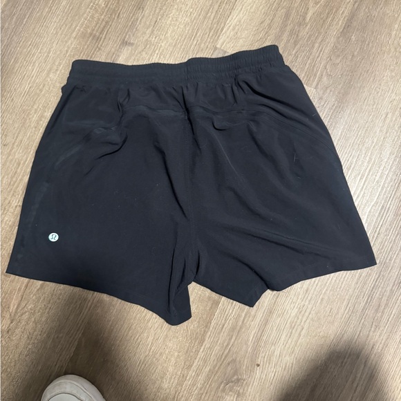 Lululemon Pacebreaker Black - 5 Inch Inseam Size Medium - Picture 2 of 3